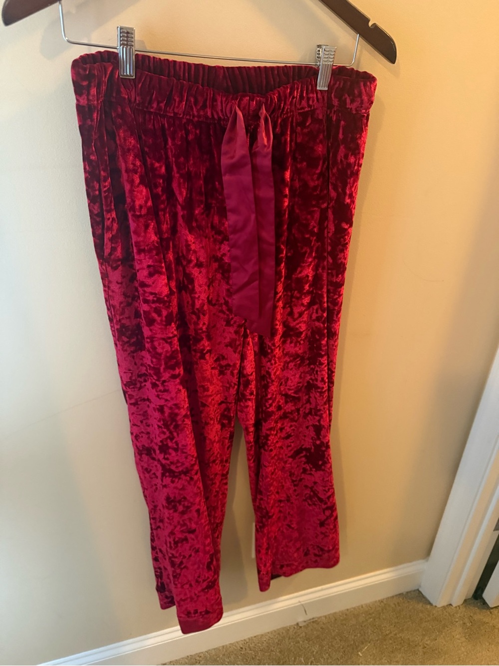Lord & Taylor crushed velvet 2-Piece Pajama Set  medium - Picture 5 of 7